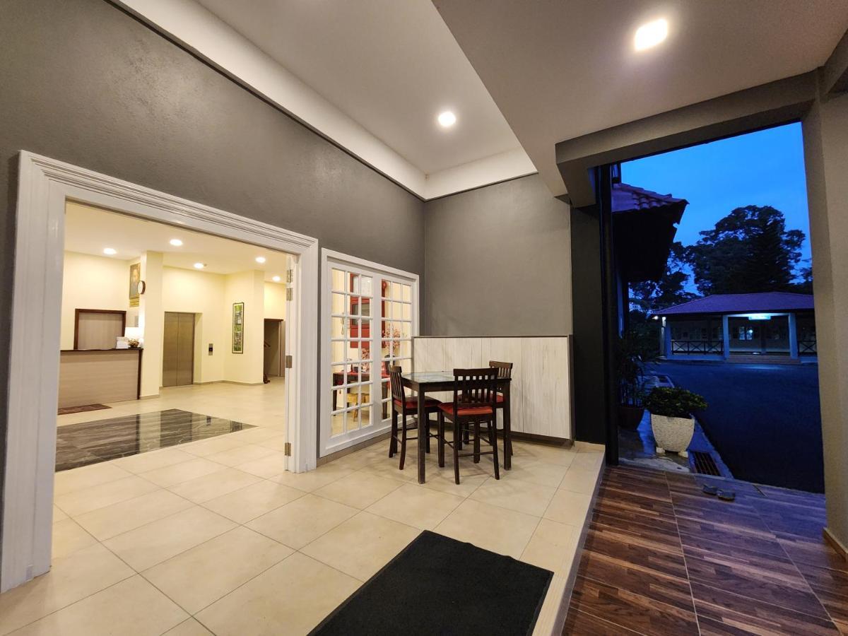Fathers Guesthouse Age 7 Years Old And Above Only ตานาห์ราตา ภายนอก รูปภาพ