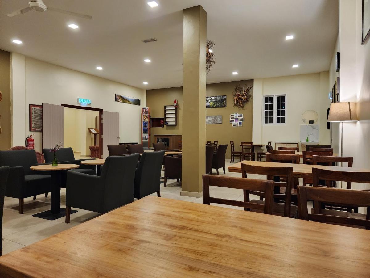 Fathers Guesthouse Age 7 Years Old And Above Only ตานาห์ราตา ภายนอก รูปภาพ