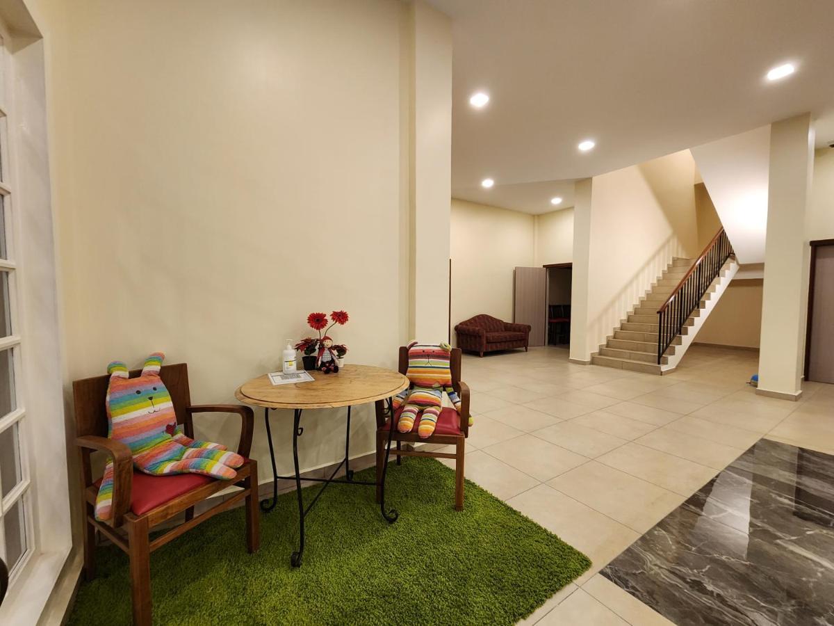 Fathers Guesthouse Age 7 Years Old And Above Only ตานาห์ราตา ภายนอก รูปภาพ