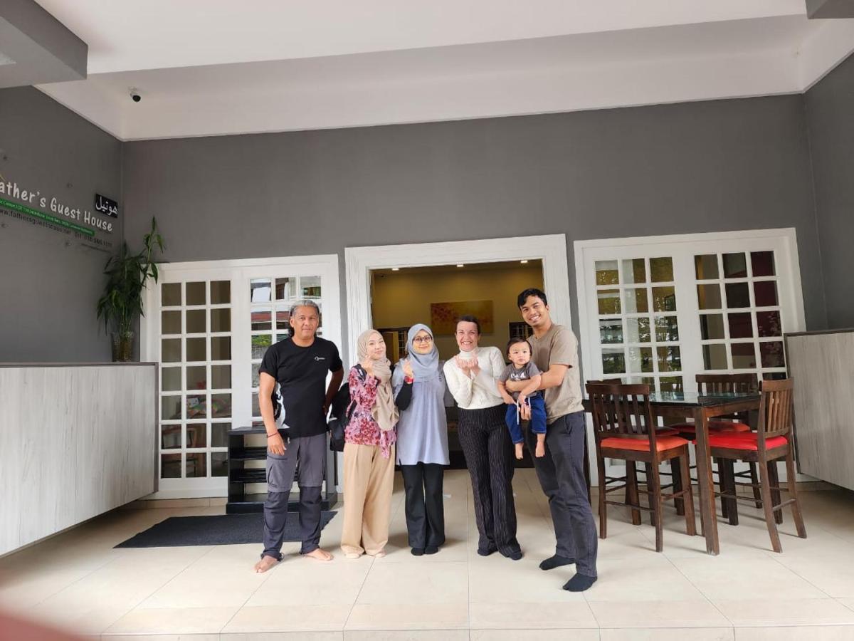 Fathers Guesthouse Age 7 Years Old And Above Only ตานาห์ราตา ภายนอก รูปภาพ