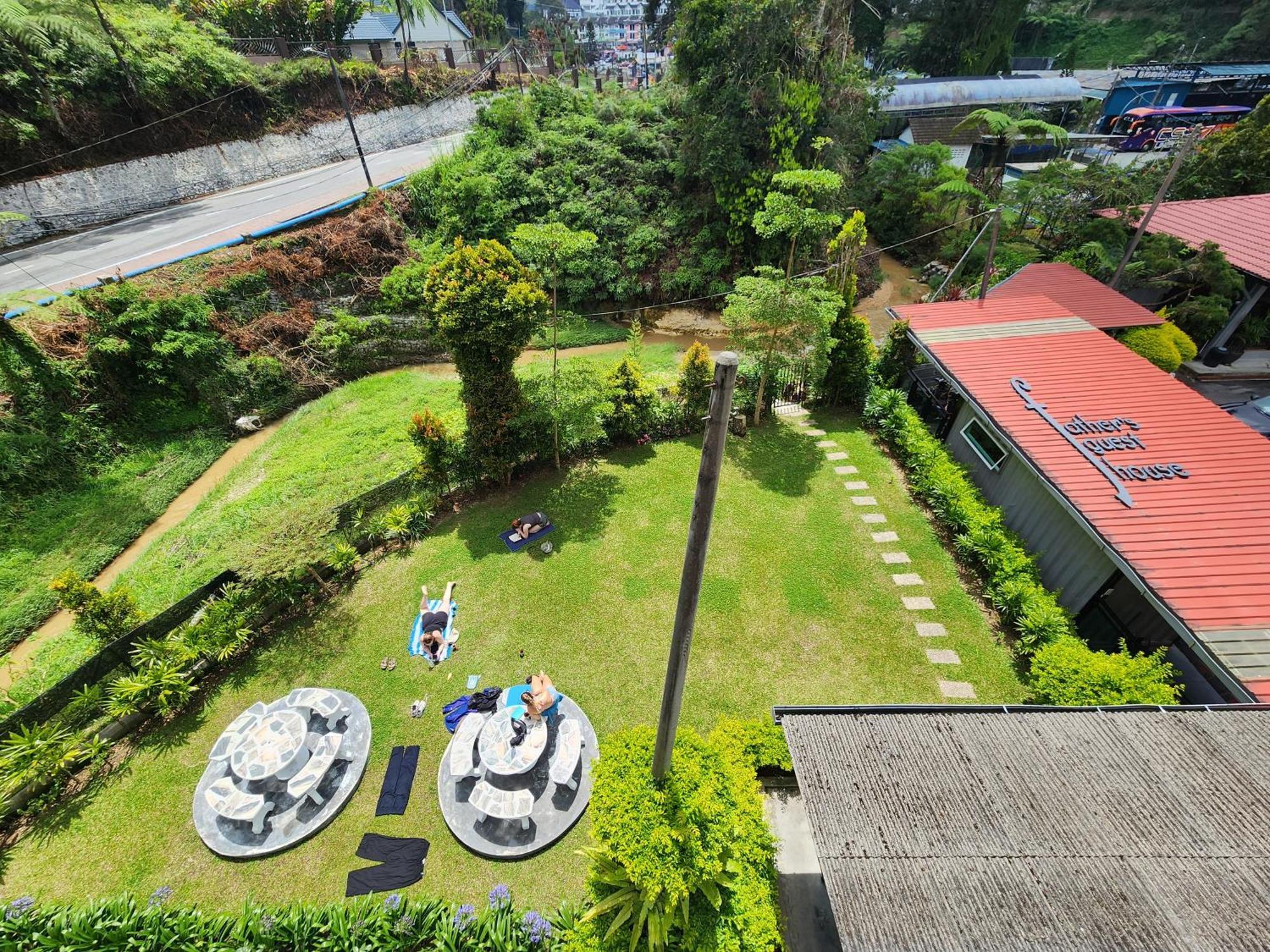 Fathers Guesthouse Age 7 Years Old And Above Only ตานาห์ราตา ภายนอก รูปภาพ